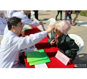 徐州口腔医院积极参加“健康徐州”大型广场专家义诊活动