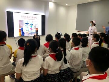 市妇幼保健院王辉、王南南为少年儿童讲述抗疫故事、传授防疫知识