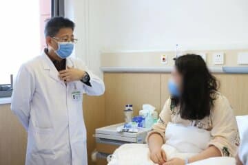27岁女孩患上纵隔巨大肿瘤 徐州市肿瘤医院微创单孔胸腔镜手术切除