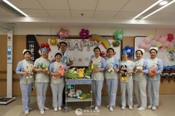 病房里的“六一”儿童节一一市肿瘤医院北院区白衣天使为患儿送祝福！