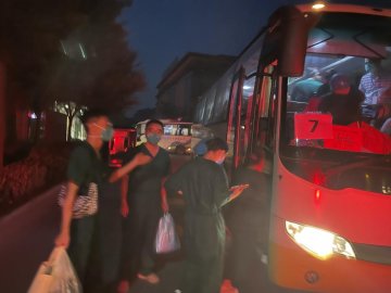 徐州市东方人民医院援扬采样队员中成立党员先锋队