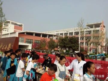 沛县卫生监督所张寨分所走进校园开展结核病防治宣传活动