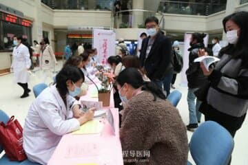 做女性健康的守护者——徐州妇幼保健院组织联合义诊庆祝女神节
