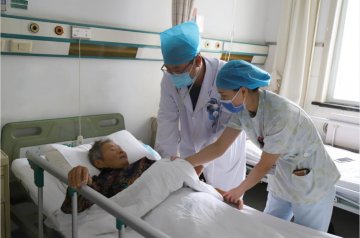 老人呕血至休克 徐州市肿瘤医院上演“生死时速” 专家提醒:秋冬季这些病易高发