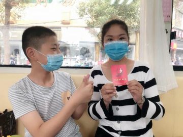 为祖国祝福,为生命加油——国庆期间走进街头献血屋