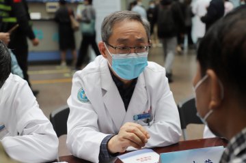 全国高血压日——徐医附院心内科组织开展专家义诊患教活动