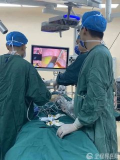 徐州市一院在荧光腹腔镜下成功实施肝脏右后叶及右前叶背侧亚段切除术