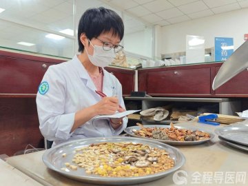 徐州市中医院先锋杏林:高温下的劳动者——坚守的中医药人