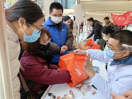 北京地坛医院徐州医院（徐州七院）开展2025年世界艾滋病日科普宣传活动