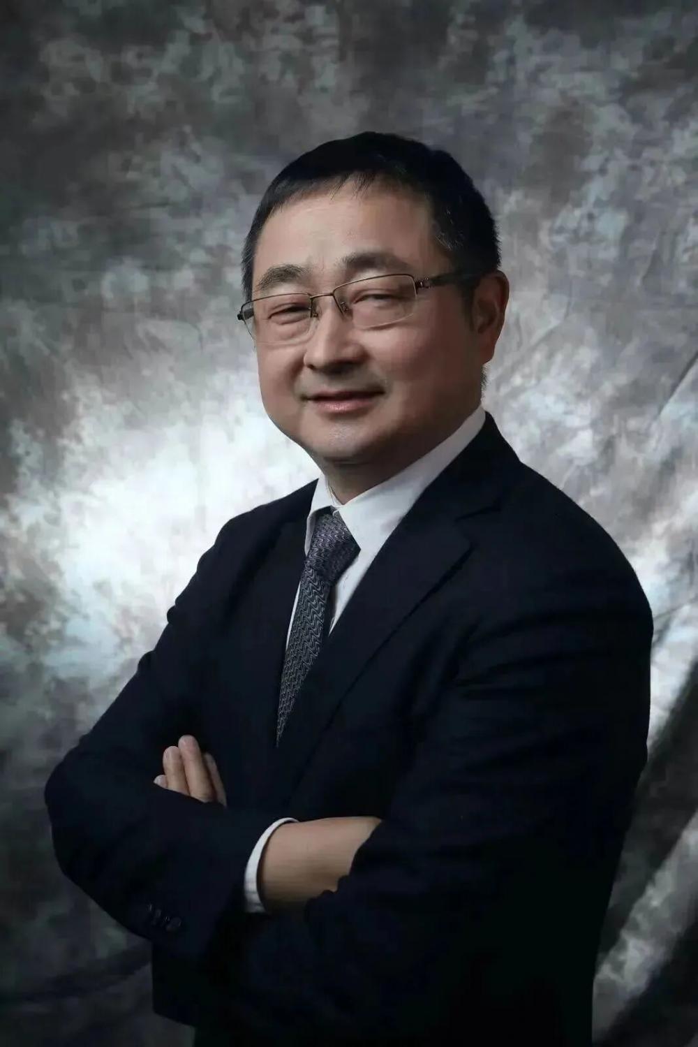 3月13日上午，苏州大学著名帕金森专家刘春风教授来徐矿总医院坐诊