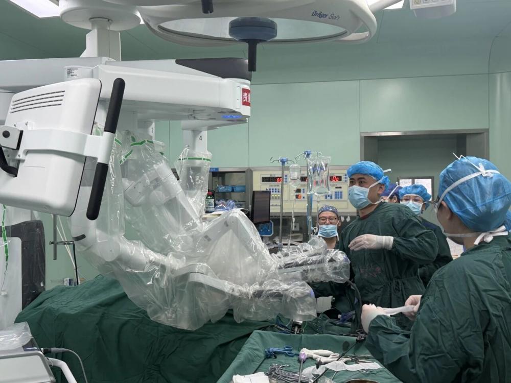 腹部隐痛 竟是肝癌预警信号——徐矿总医院达芬奇手术机器人精准切除隐患
