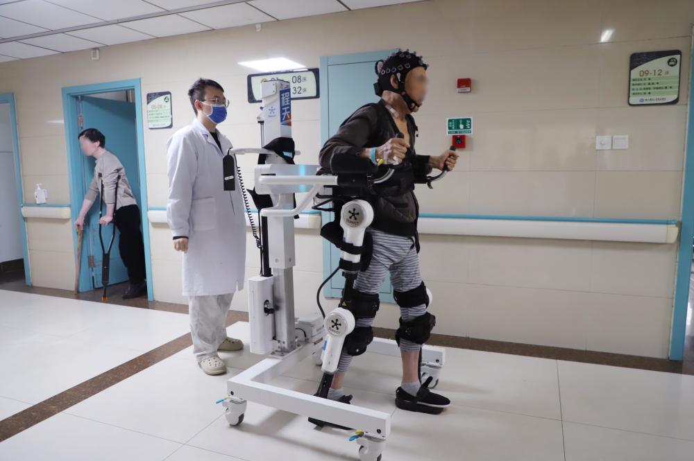 脑机接口“读懂”运动意图！徐医附院神经外科为偏瘫患者打开主动康复新通道