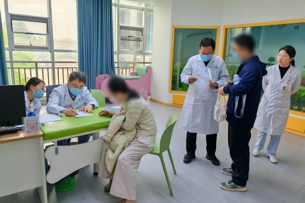 徐州市妇幼保健院携手复旦大学附属儿科医院王晓川教授专家团队赴睢宁县妇幼保健院开展技术交流指导