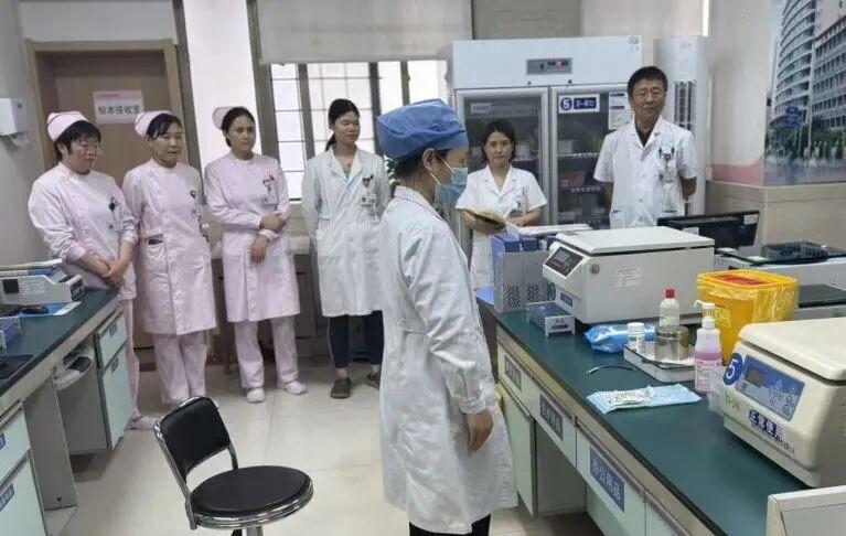 徐州市妇幼保健院输血科开展血袋破损应急演练
