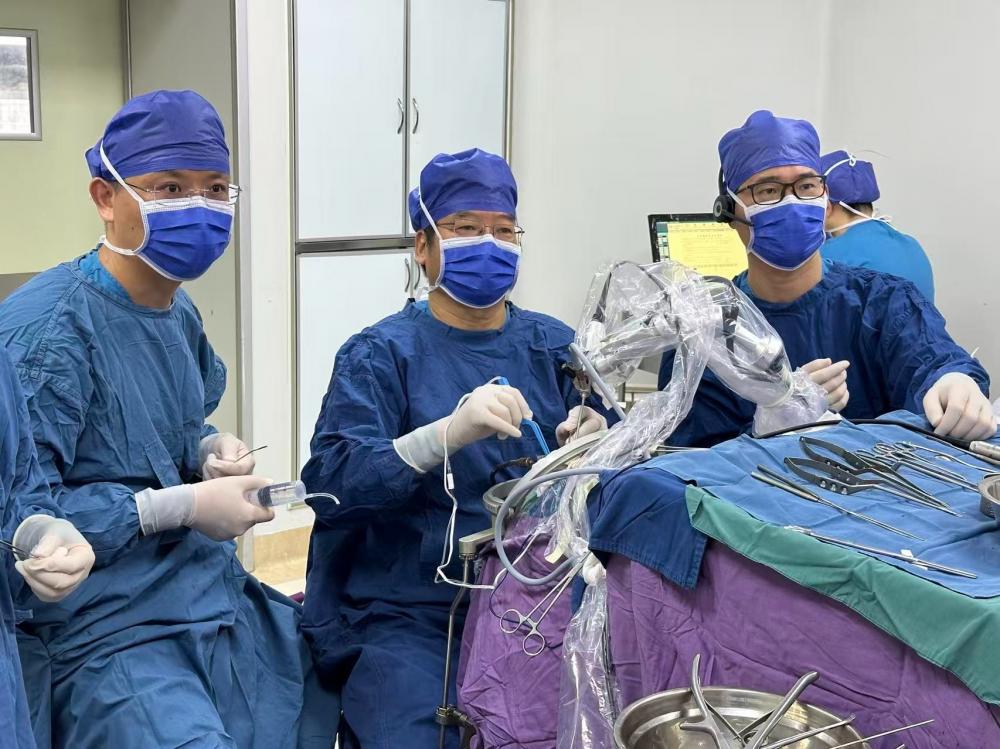 徐医附院颅底肿瘤外科团队完成一例高难度经鼻神经内镜微创手术