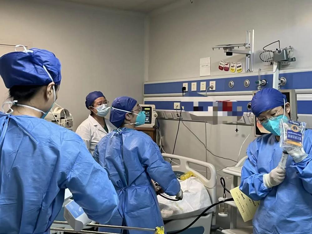 ICU床旁胃镜探查快速止血，徐州七院为肝硬化反复出血患者点亮生命之光
