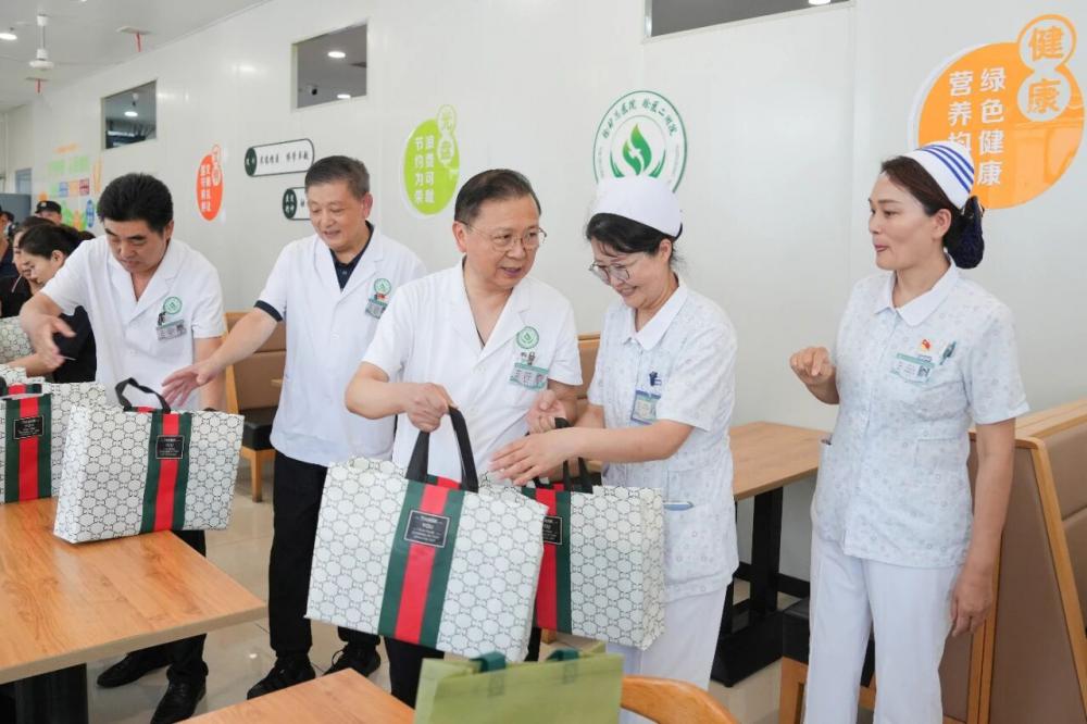 夏送清凉，情系职工 | 徐矿总医院2026年“送清凉”活动
