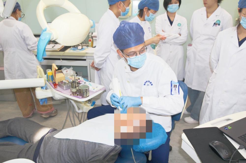 告别“咬泥巴”，镶牙更从容——徐州市口腔医院老年口腔科3D打印全口假牙