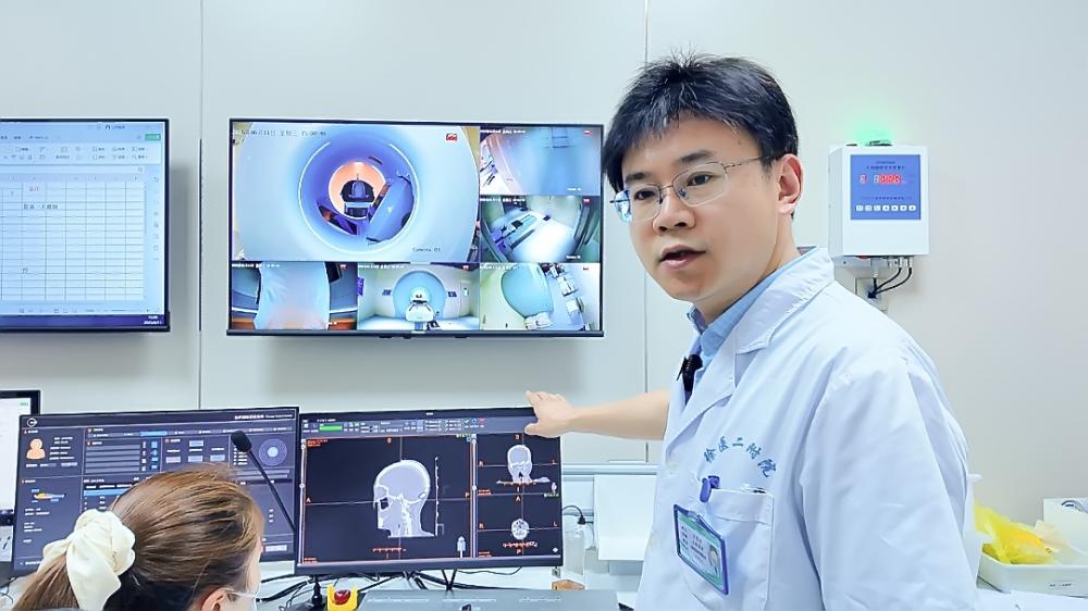 脑转移瘤压迫神经引发偏瘫 徐医二附院CybeRay2.0全身伽马刀为困境患者开辟康复之路
